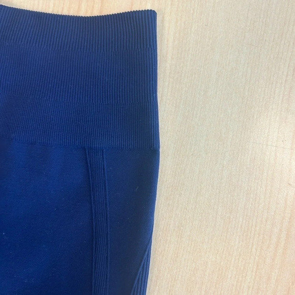 Lululemon compression capri “flow and go” seamless capris size 2 - Picture 7 of 7